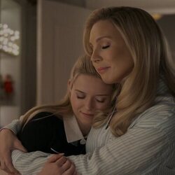 June Diane Raphael y Lexi Minetree en 'Elle', primera temporada