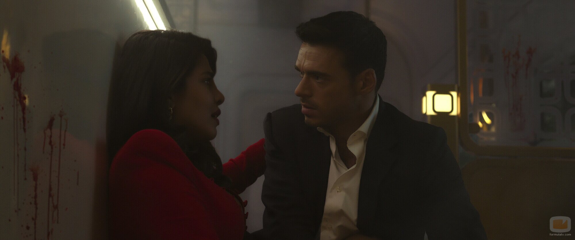 Richard Madden y Priyanka Chopra en 'El enigma humano' de 'Citadel'
