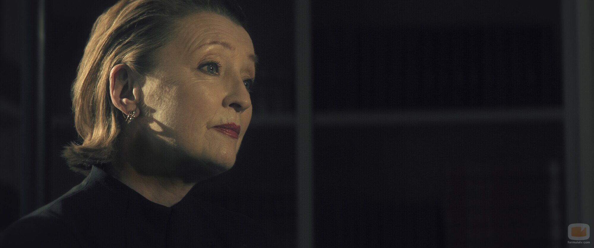 Lesley Manville en 1x01 'El enigma humano' de 'Citadel'