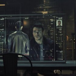 Richard Madden y Stanley Tucci en el 1x01 de 'Citadel'