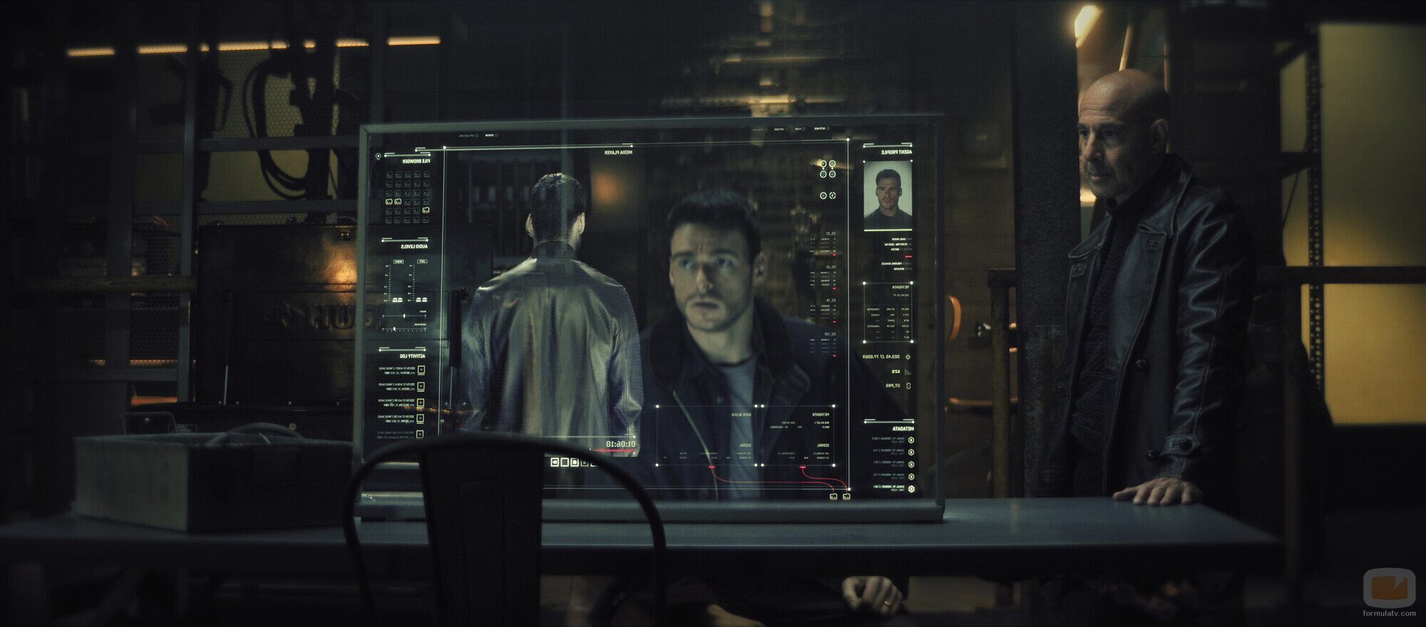 Richard Madden y Stanley Tucci en el 1x01 de 'Citadel'
