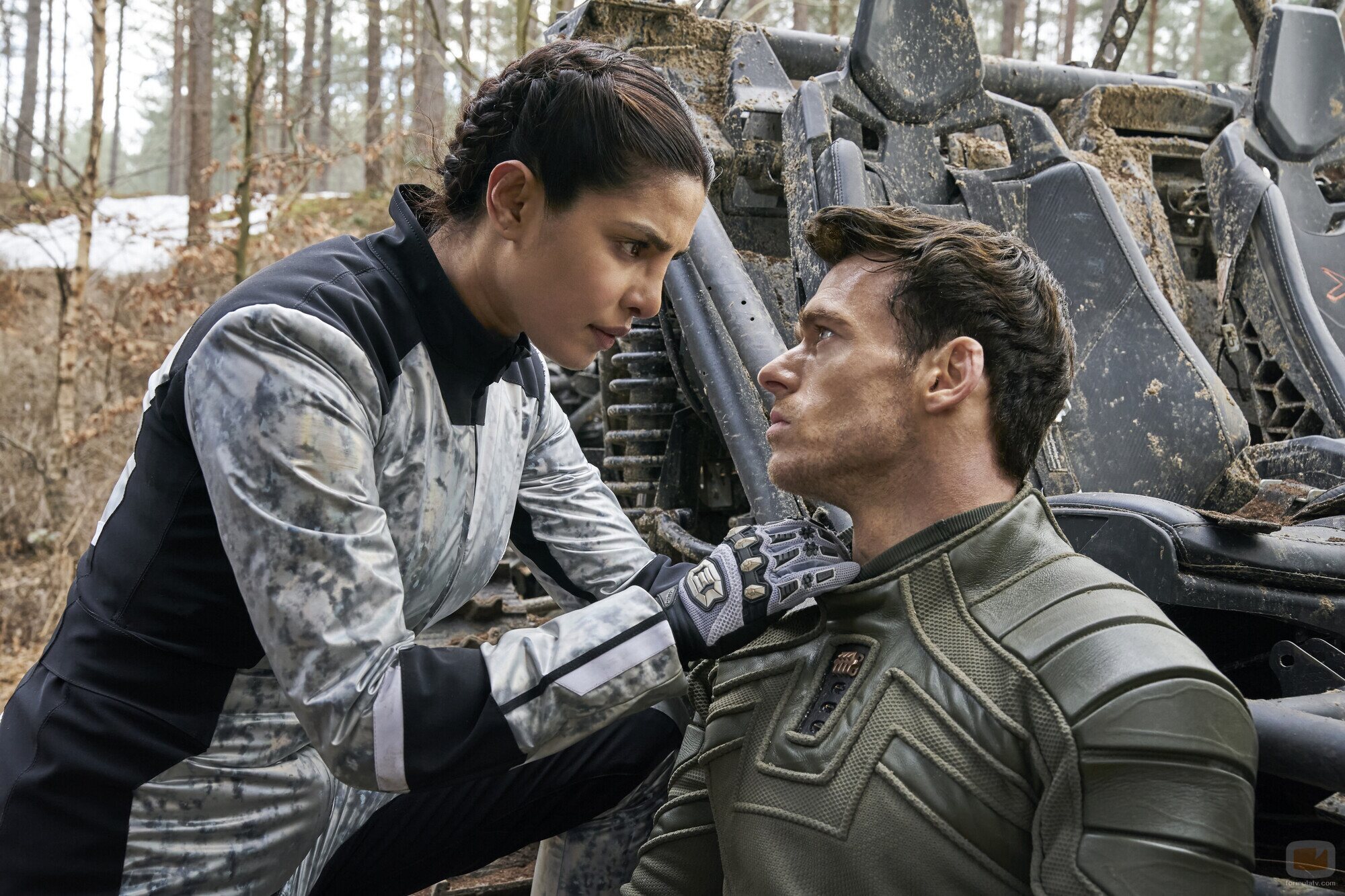 Priyanka Chopra y Richard Madden en el 1x03 de 'Citadel'