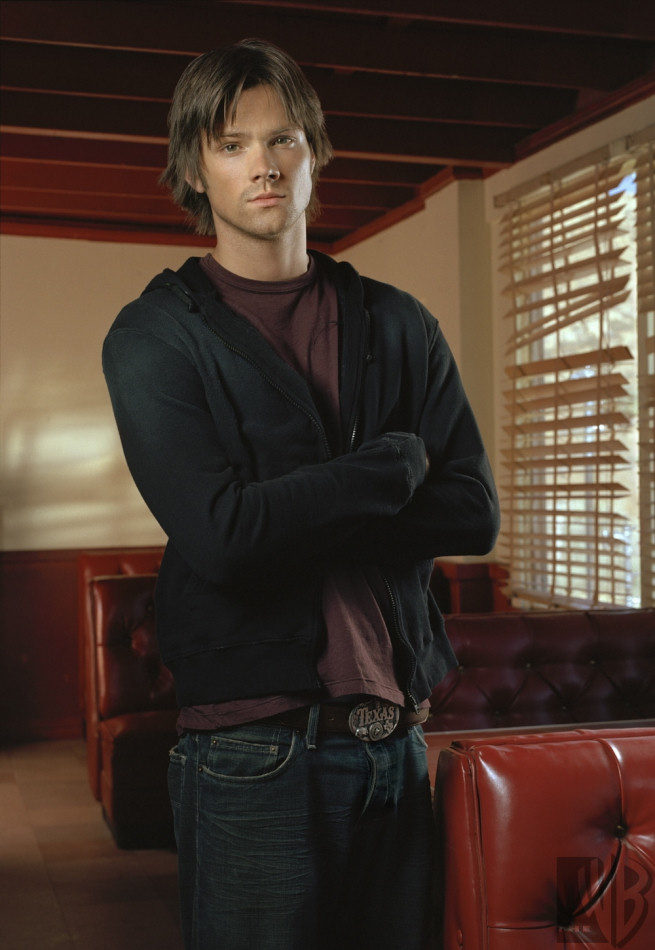 El actor Jared Padalecki con semblante serio, es Sam Winchester en 'Sobrenatural'