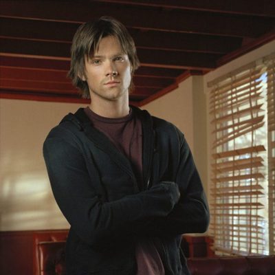 El actor Jared Padalecki con semblante serio, es Sam Winchester en 'Sobrenatural'