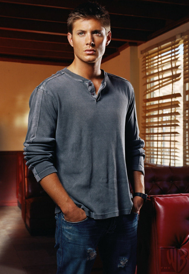 Jensen Ackles posa para una imagen promocional de 'Sobrenatural'