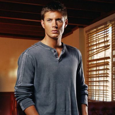 Jensen Ackles posa para una imagen promocional de 'Sobrenatural'