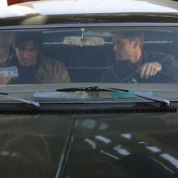 Los Winchester en un coche en Sobrenatural