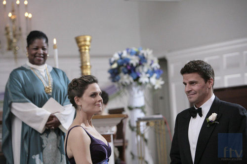 Los actores David Boreanaz y Emily Deschanel en la serie 'Bones'