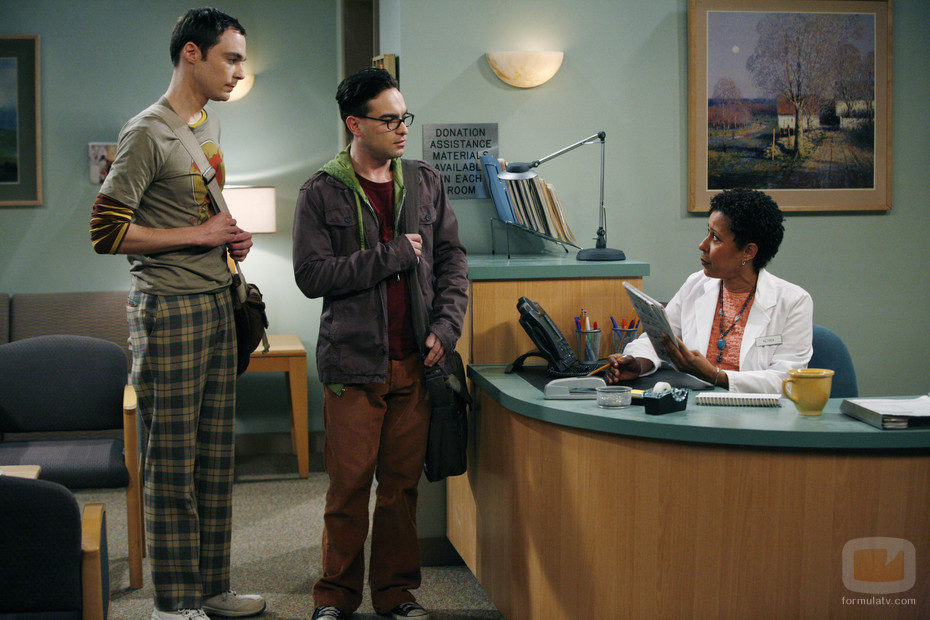 Sheldon y Leonard van al médico