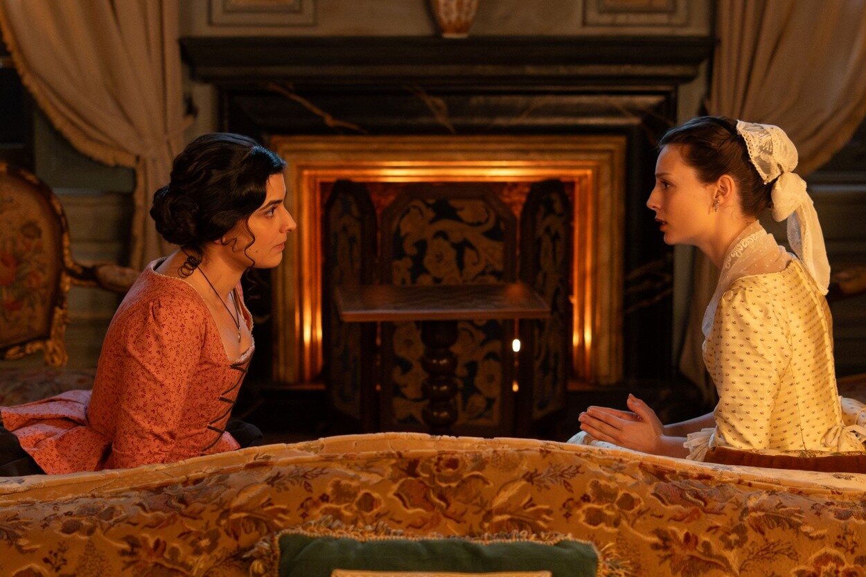 Luisa y Bárbara hablan en una escena de 'Valle Salvaje'