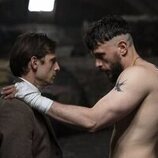 Jamie Bell y Richard Gadd en la temporada 1 y el capítulo 01 de 'Half Man'