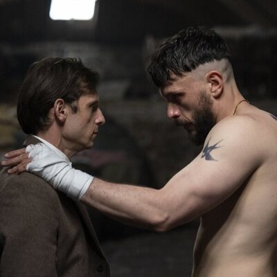 Jamie Bell y Richard Gadd en la temporada 1 y el capítulo 01 de 'Half Man'