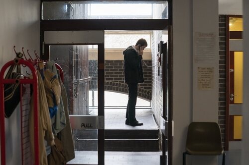 Mitchell Robertson en Capítulo 1 titulado 'Episode #1.1' de 'Half Man'