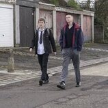 Stuart Campbell y Mitchell Robertson en 'Episode #1.1' de 'Half Man'