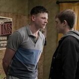 Mitchell Robertson y Stuart Campbell en la temporada 1 y el capítulo 01 de 'Half Man'
