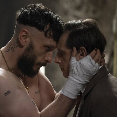 Richard Gadd y Jamie Bell en la temporada 1 y el capítulo 01 de 'Half Man'