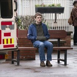 Mitchell Robertson en 1x02 titulado 'Episodio #1.2' de 'Half Man'