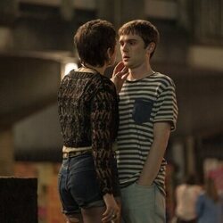 Mitchell Robertson en 1x02 'Episodio #1.2' de 'Half Man'