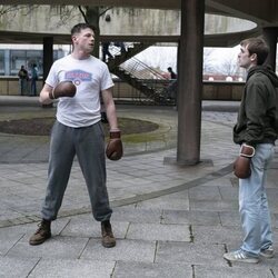 Stuart Campbell y Mitchell Robertson en 'Episodio #1.2' de 'Half Man'
