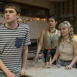 Philippine Velge y Mitchell Robertson en 'Episodio #1.2' de 'Half Man'