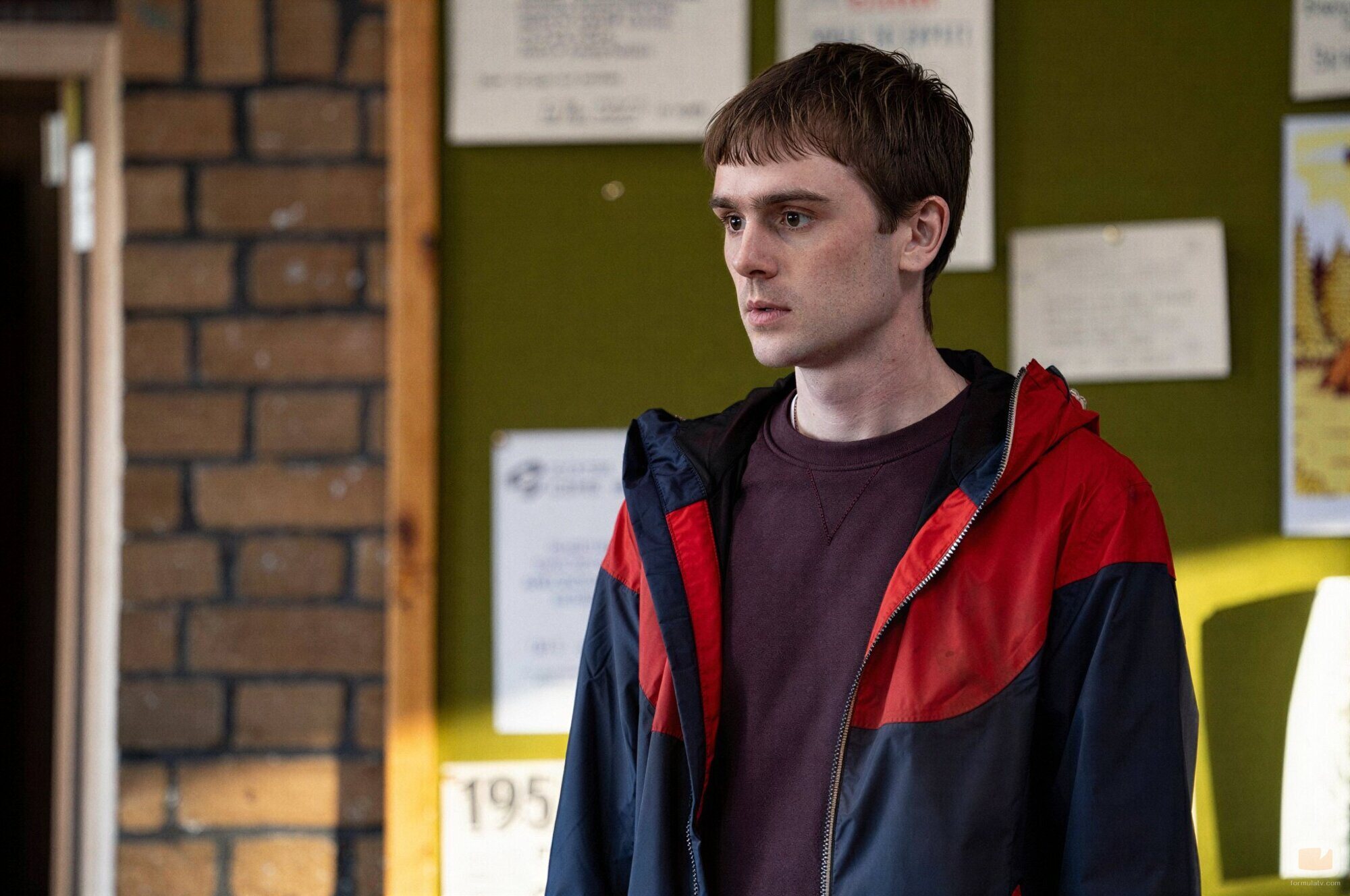 Mitchell Robertson en 1x03 'Episode #1.3' de 'Half Man'