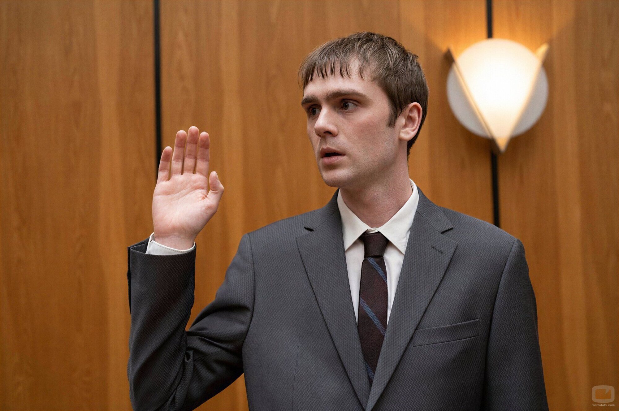 Captura de Mitchell Robertson en 1x03 'Episode #1.3' de 'Half Man'