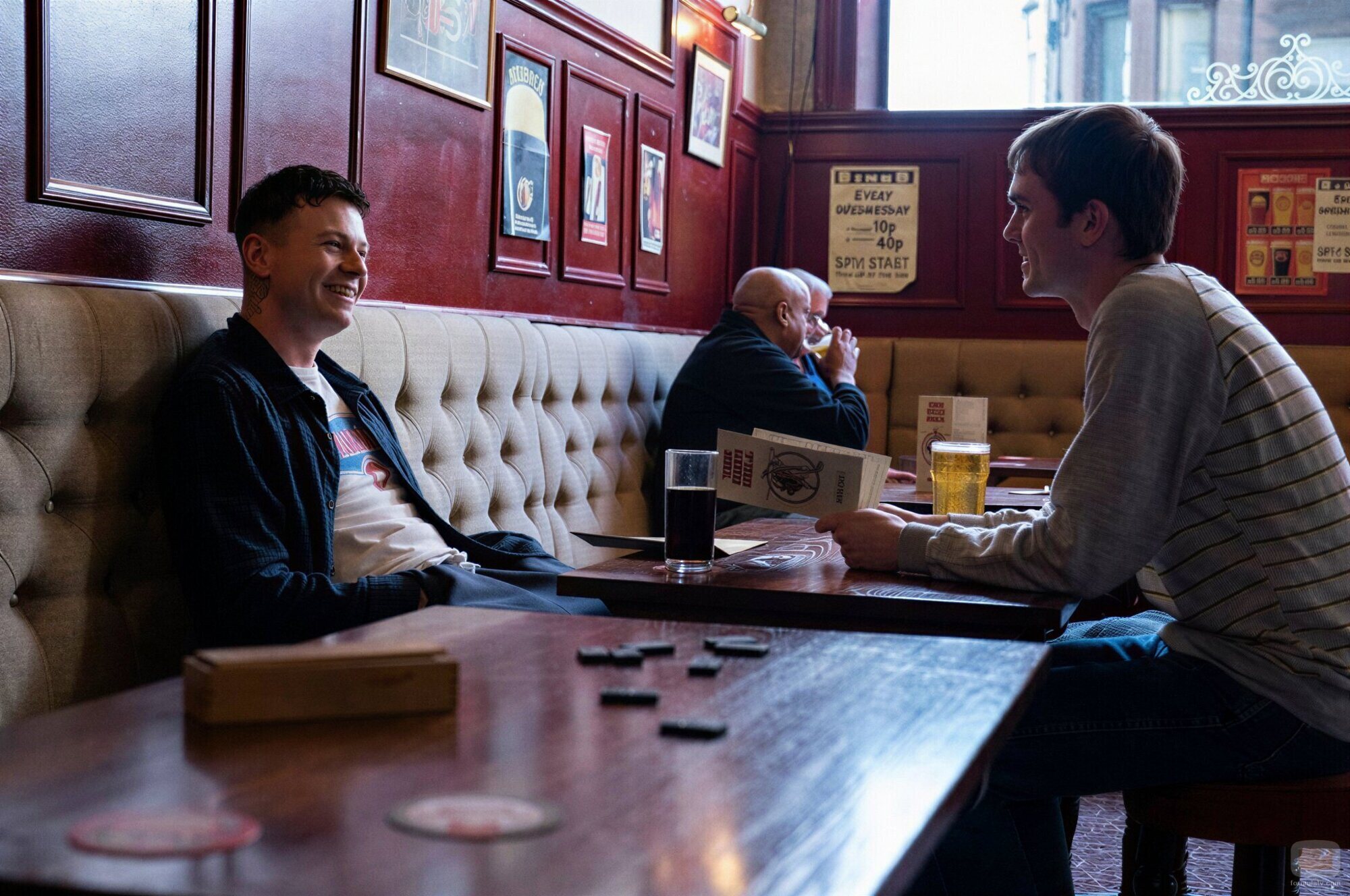 Stuart Campbell y Mitchell Robertson en 'Episode #1.3' de 'Half Man'