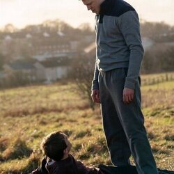 Stuart Campbell y Mitchell Robertson en 1x03 'Episode #1.3' de 'Half Man'