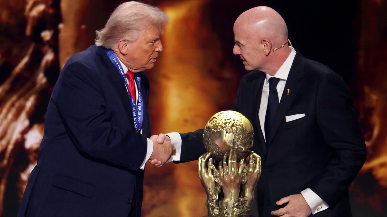 Gaza, Venezuela, Irán... la FIFA otorgó a Trump su primer "premio de la paz"