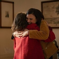 Still de Alba Brunet y Ana Fernández en la temporada 3 y el capítulo 84 de 'Sueños de libertad'