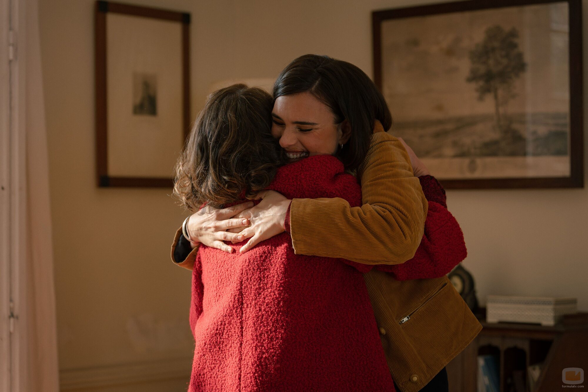 Still de Alba Brunet y Ana Fernández en la temporada 3 y el capítulo 84 de 'Sueños de libertad'