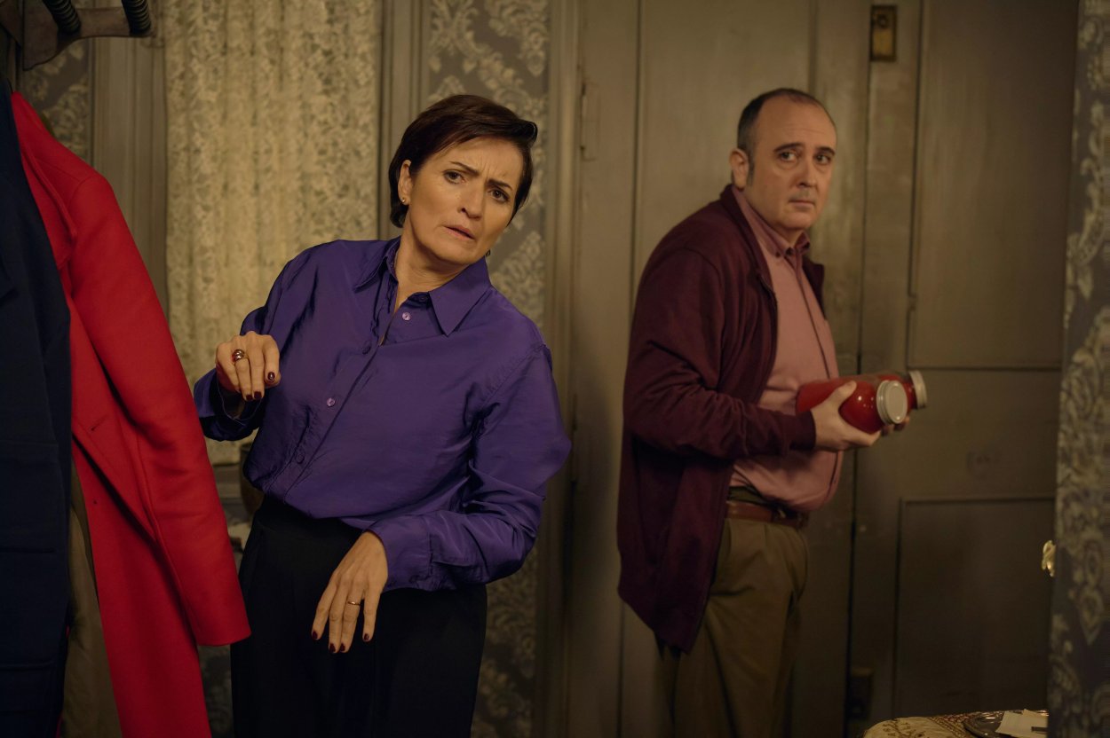Silvia Abril y Carlos Areces en "Alimañas"
