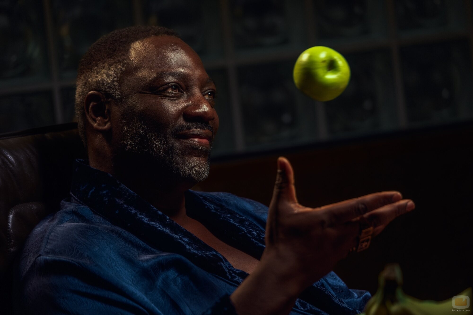 Adewale Akinnuoye-Agbaje en 'Ándale' de 'Euphoria'