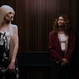 Hunter Schafer y Zendaya en 3x02 'América, Mi Sueño' de 'Euphoria'