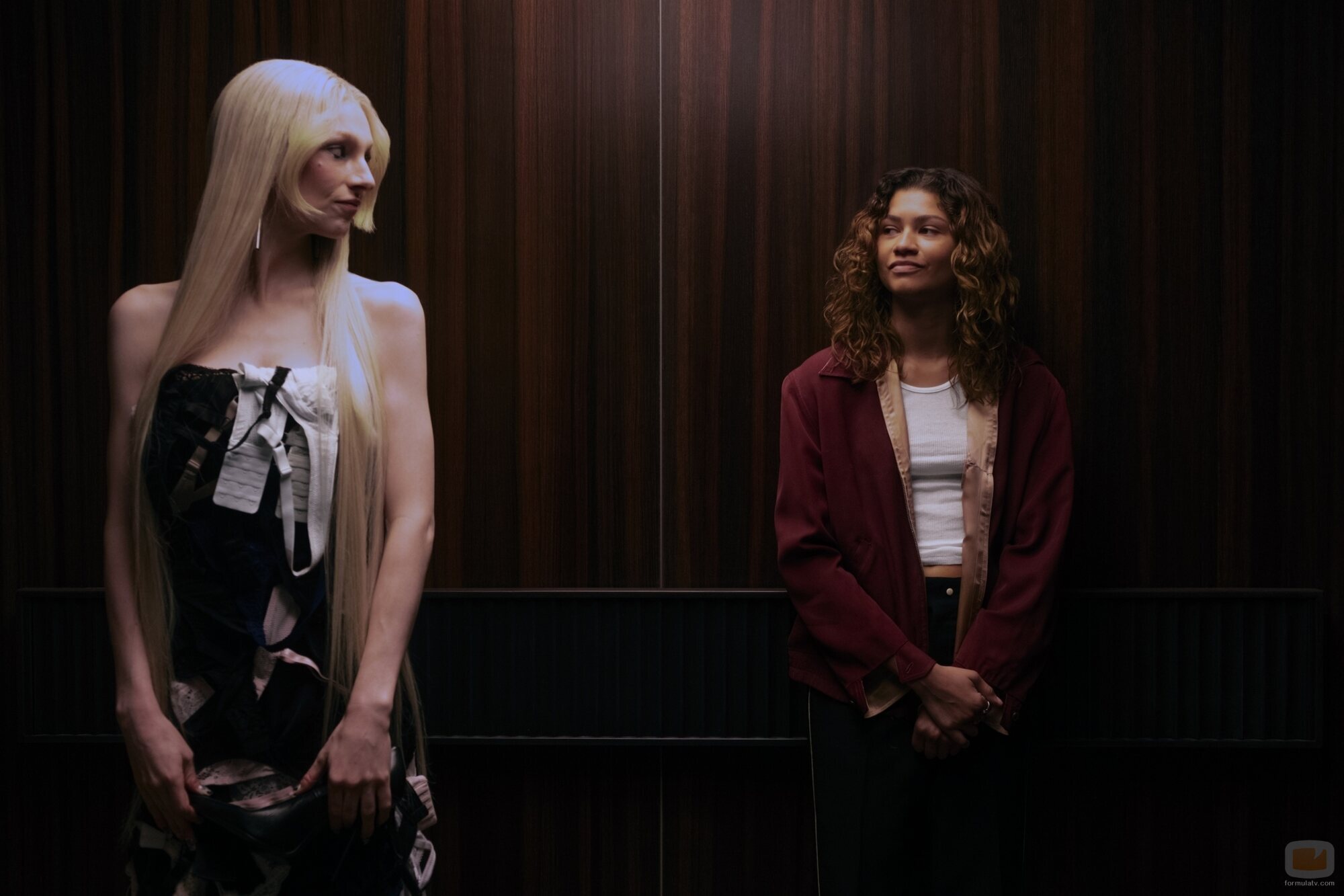 Hunter Schafer y Zendaya en 3x02 'América, Mi Sueño' de 'Euphoria'