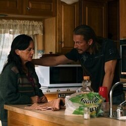 Martha Kelly y James Landry Hébert en 'América, Mi Sueño' de 'Euphoria'