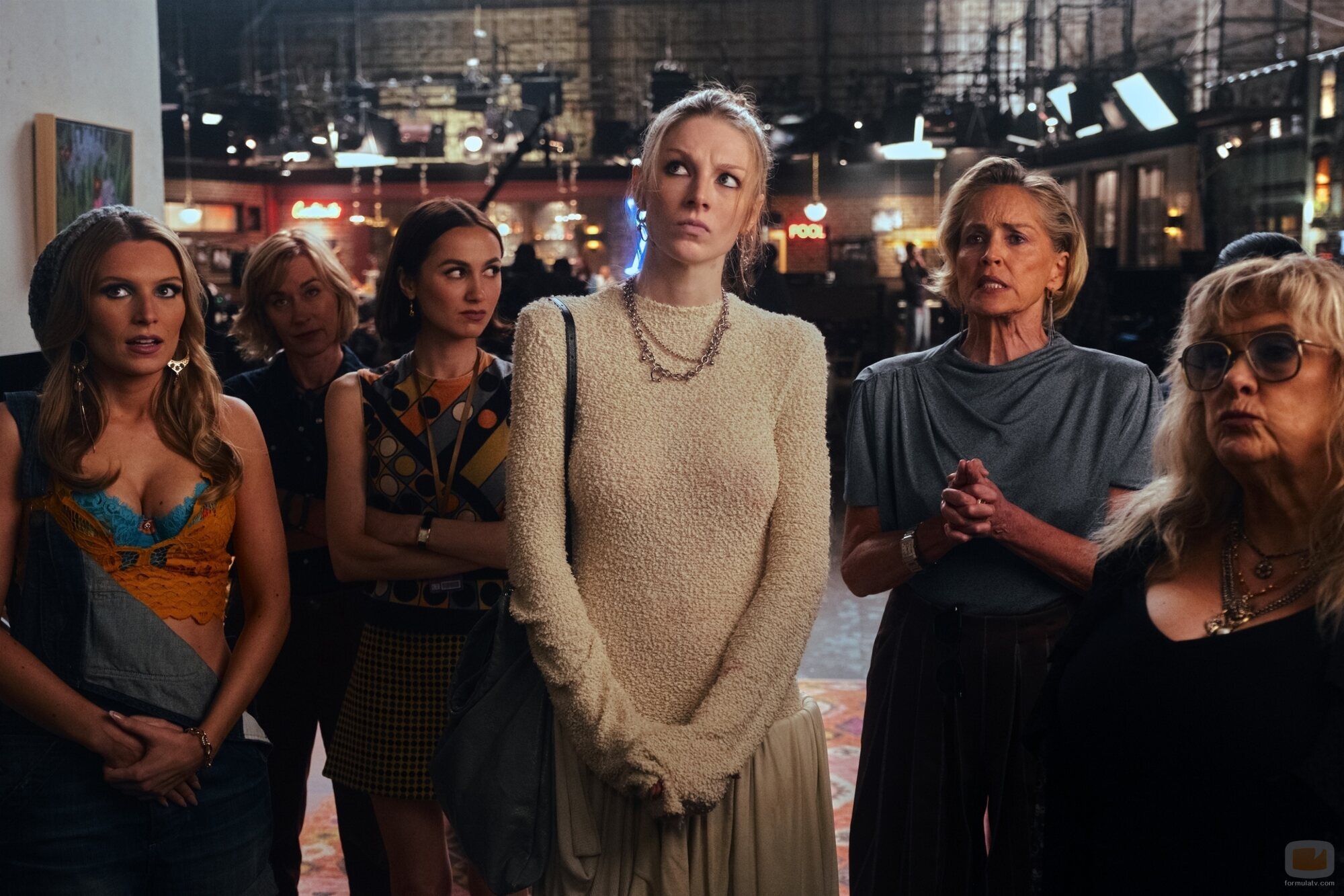 Hunter Schafer y Sharon Stone en Capítulo 4 titulado 'A Kitty le Gusta Bailar' de 'Euphoria'