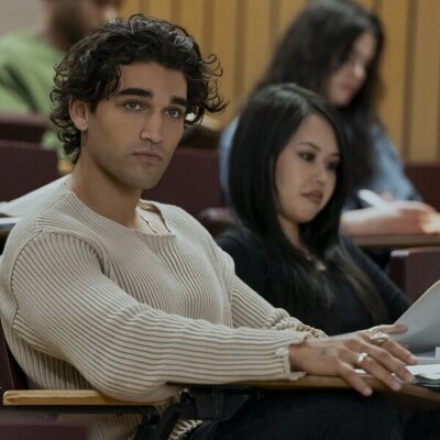 Josh Heuston en el 1x01 de 'Off Campus'