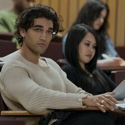 Josh Heuston en el 1x01 de 'Off Campus'