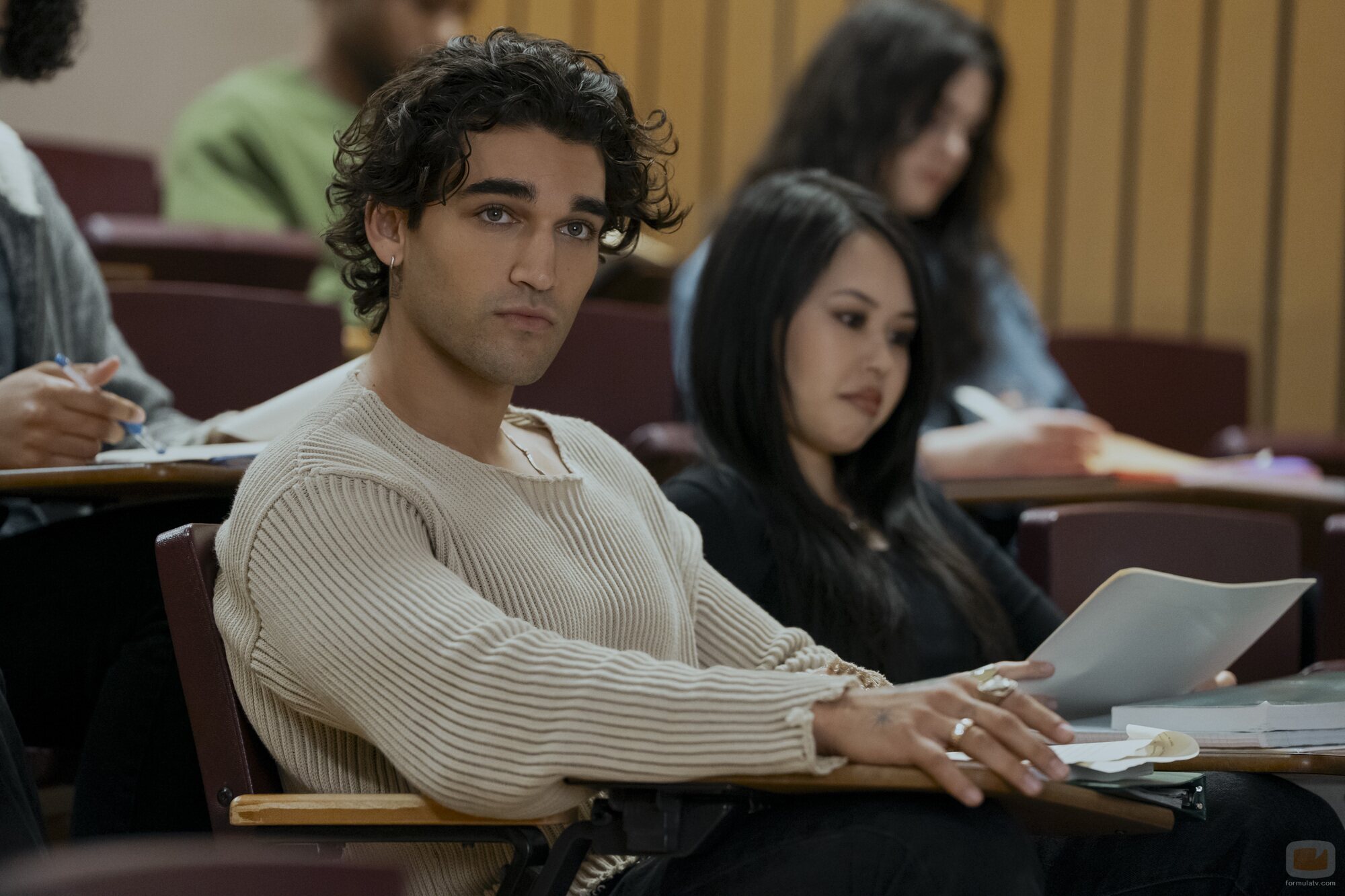 Josh Heuston en el 1x01 de 'Off Campus'