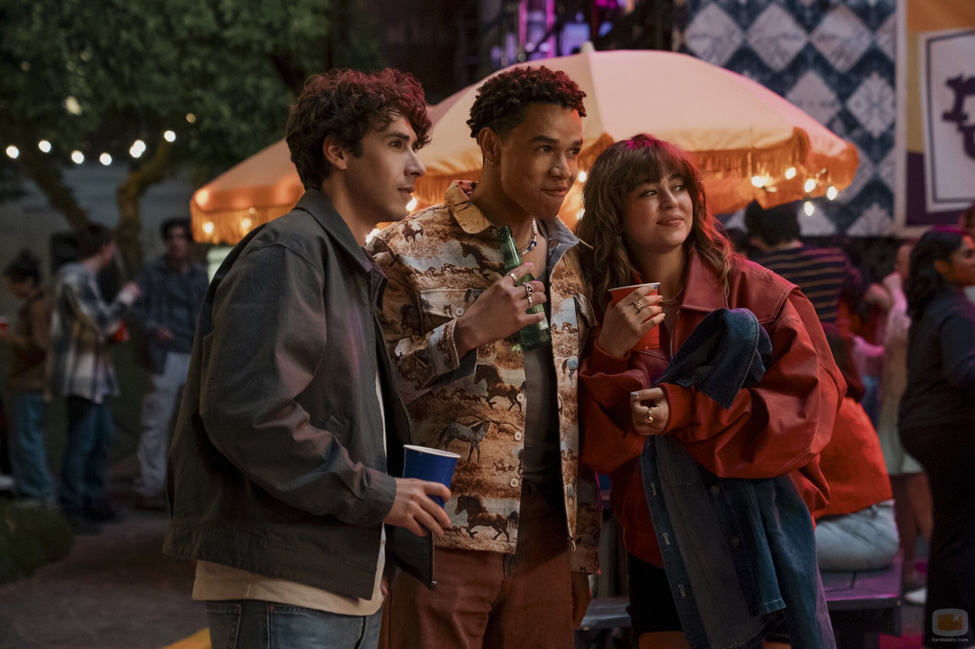 1x01 titulado 'The Deal' de 'Off Campus'