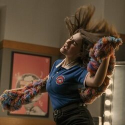 Instantánea de Ella Bright en 'The Deal' de 'Off Campus'