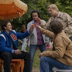 Belmont Cameli y Khobe Clarke en el 1x01 de 'Off Campus'