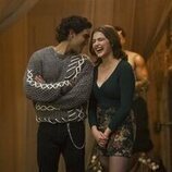 Ella Bright y Josh Heuston en Capítulo 4 titulado 'The Breakup' de 'Off Campus'
