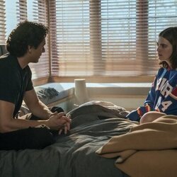 Ella Bright y Belmont Cameli en Capítulo 4 titulado 'The Breakup' de 'Off Campus'