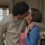 Ella Bright y Belmont Cameli en 1x05 titulado 'La abstinencia' de 'Off Campus'