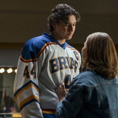 Belmont Cameli y Ella Bright en el 1x07 de 'Off Campus'