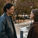 Ella Bright y Belmont Cameli en el 1x08 de 'Off Campus'