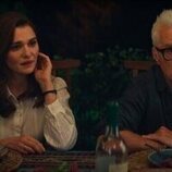 John Slattery y Rachel Weisz en 1x01 'Siempre hemos vivido en el castillo' de 'Vladimir'