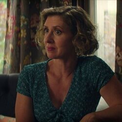 Miriam Silverman en el 1x01 de 'Vladimir'